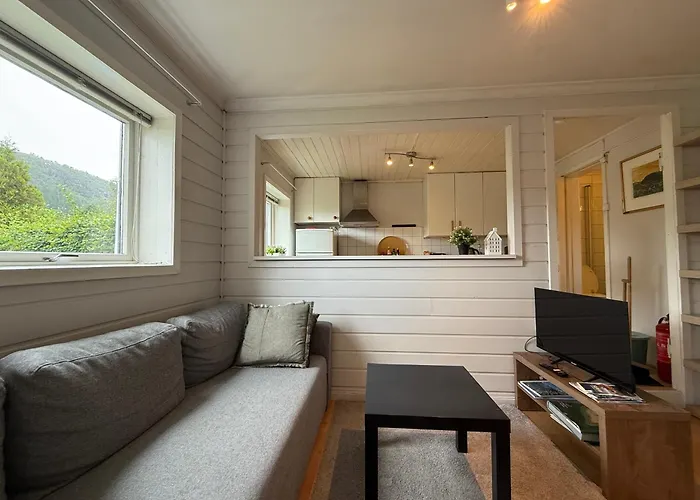 Cosy Apartment With Free Parking