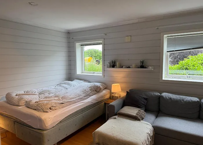 Cosy Apartment With Free Parking